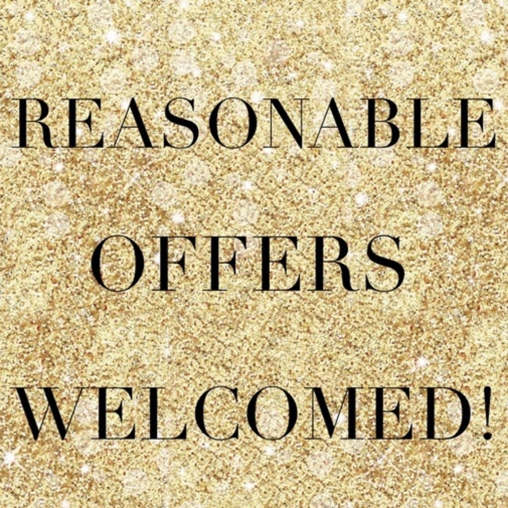 💸MAKE ME AN OFFER. OFFERS APPLY TO BUNDLES TOO💸